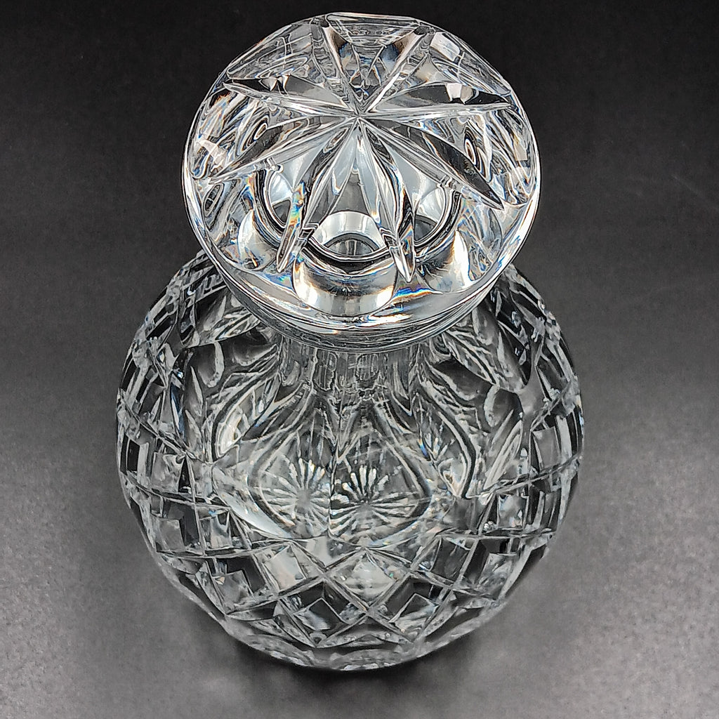 Cut Crystal Decanter with Olive & Cross Pattern – Timeless Elegance in Crystal