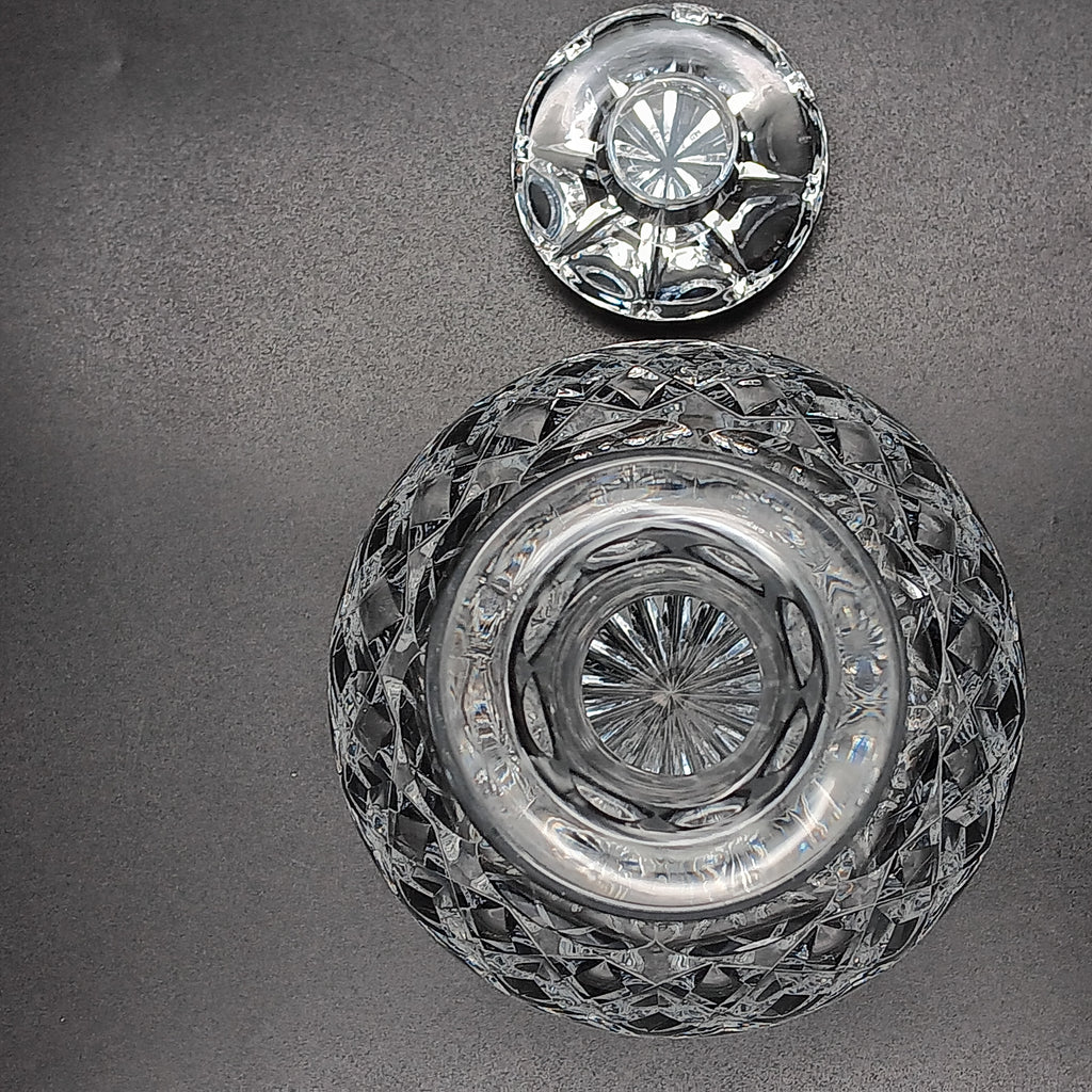 Cut Crystal Decanter with Olive & Cross Pattern – Timeless Elegance in Crystal