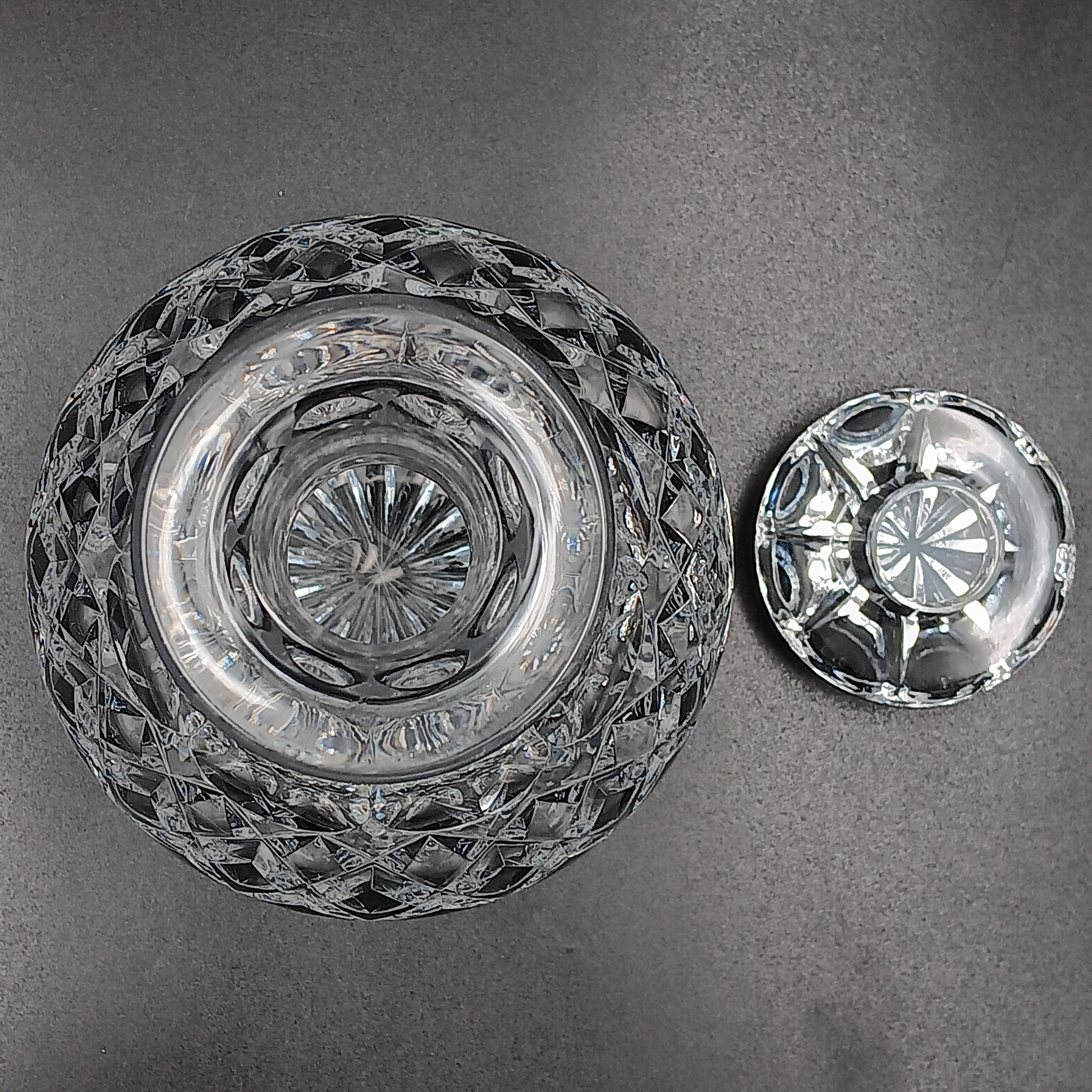 Cut Crystal Decanter with Olive & Cross Pattern – Timeless Elegance in Crystal