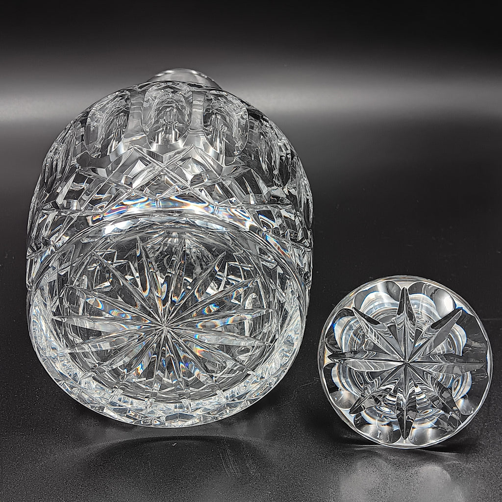 Cut Crystal Decanter with Olive & Cross Pattern – Timeless Elegance in Crystal