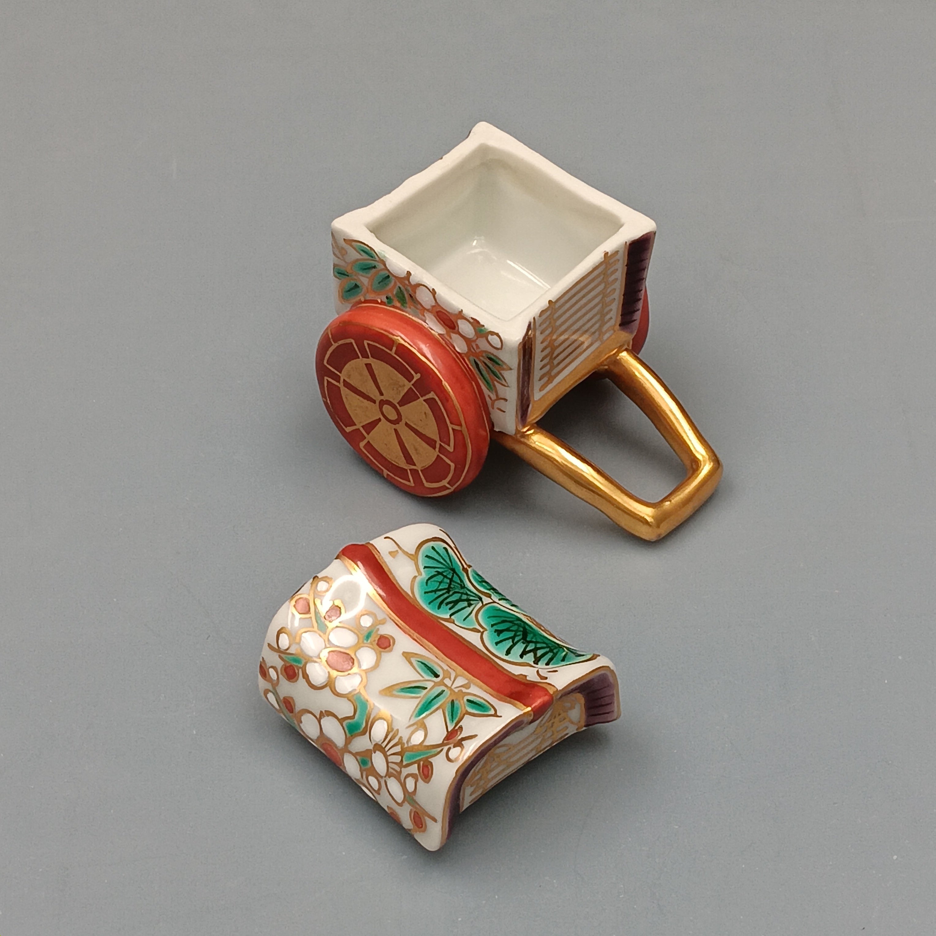 Japanese incense container, Kogo, Shoami Takano, tea ceremony utensil, Iroe overglaze, Goshoguruma, collectible Japanese pottery.