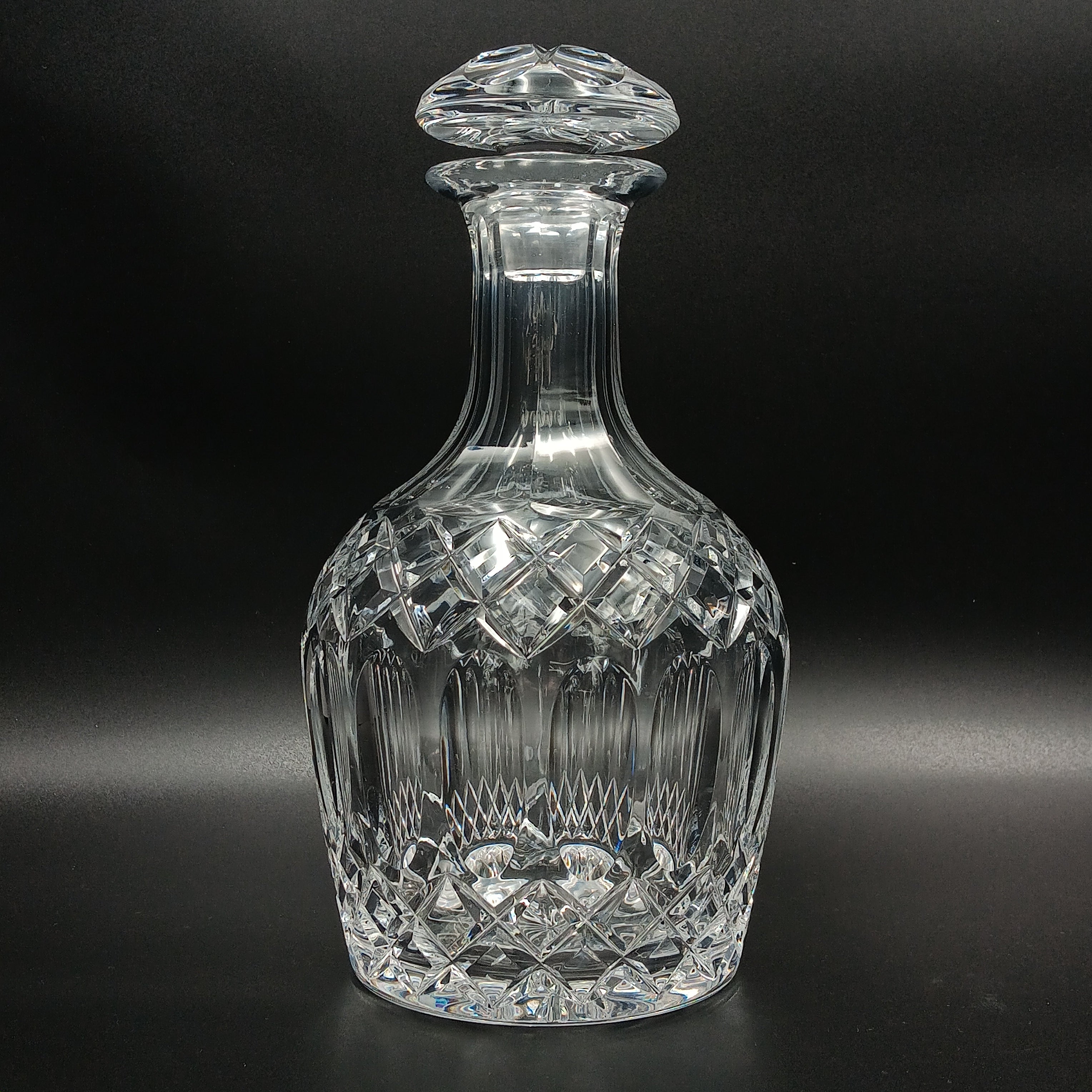 Cut Crystal Decanter with Olive & Cross Pattern – Timeless Elegance in Crystal