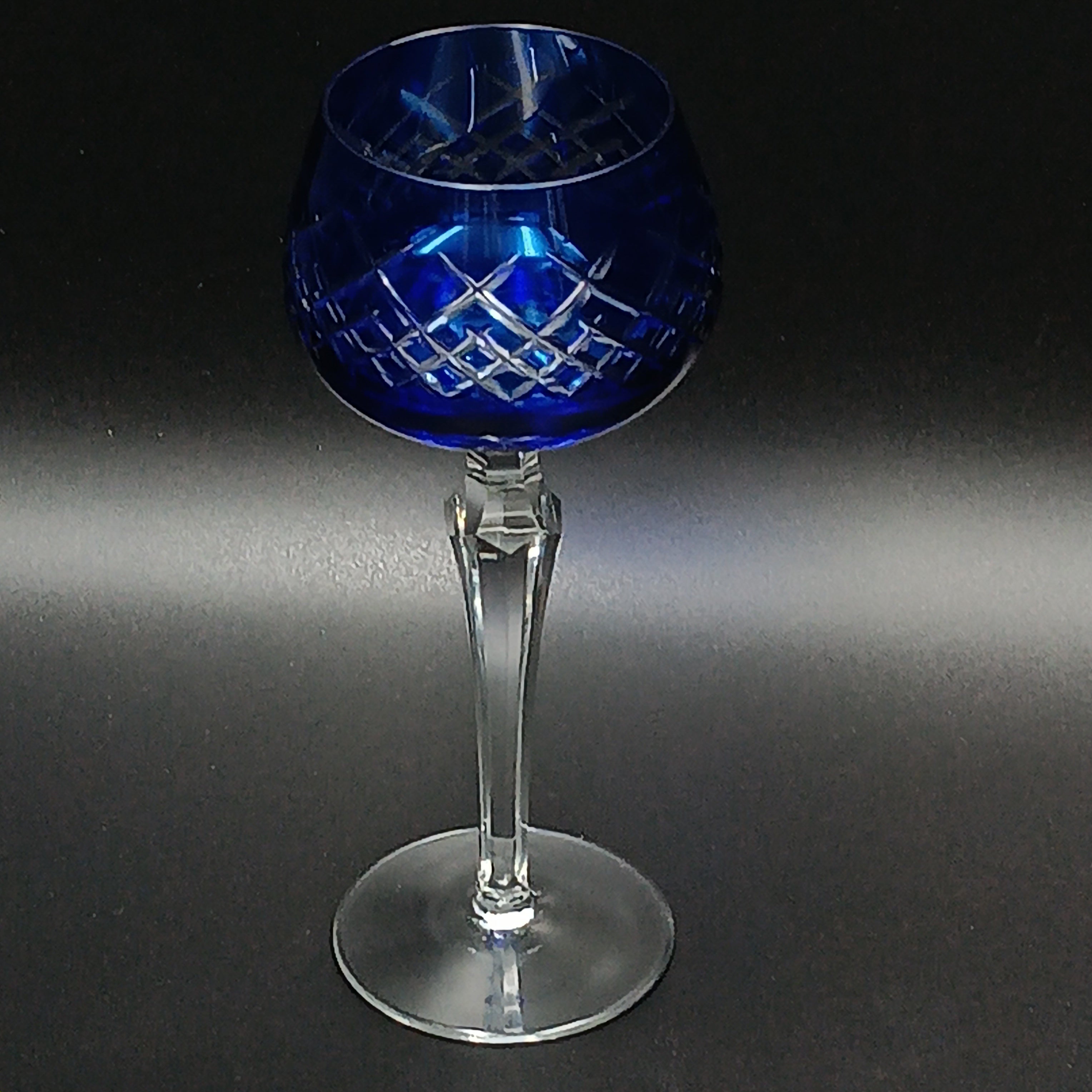 Elegant 7 7/8" Clear Cut Royal Blue Crystal Wine Glass – Timeless Sophistication