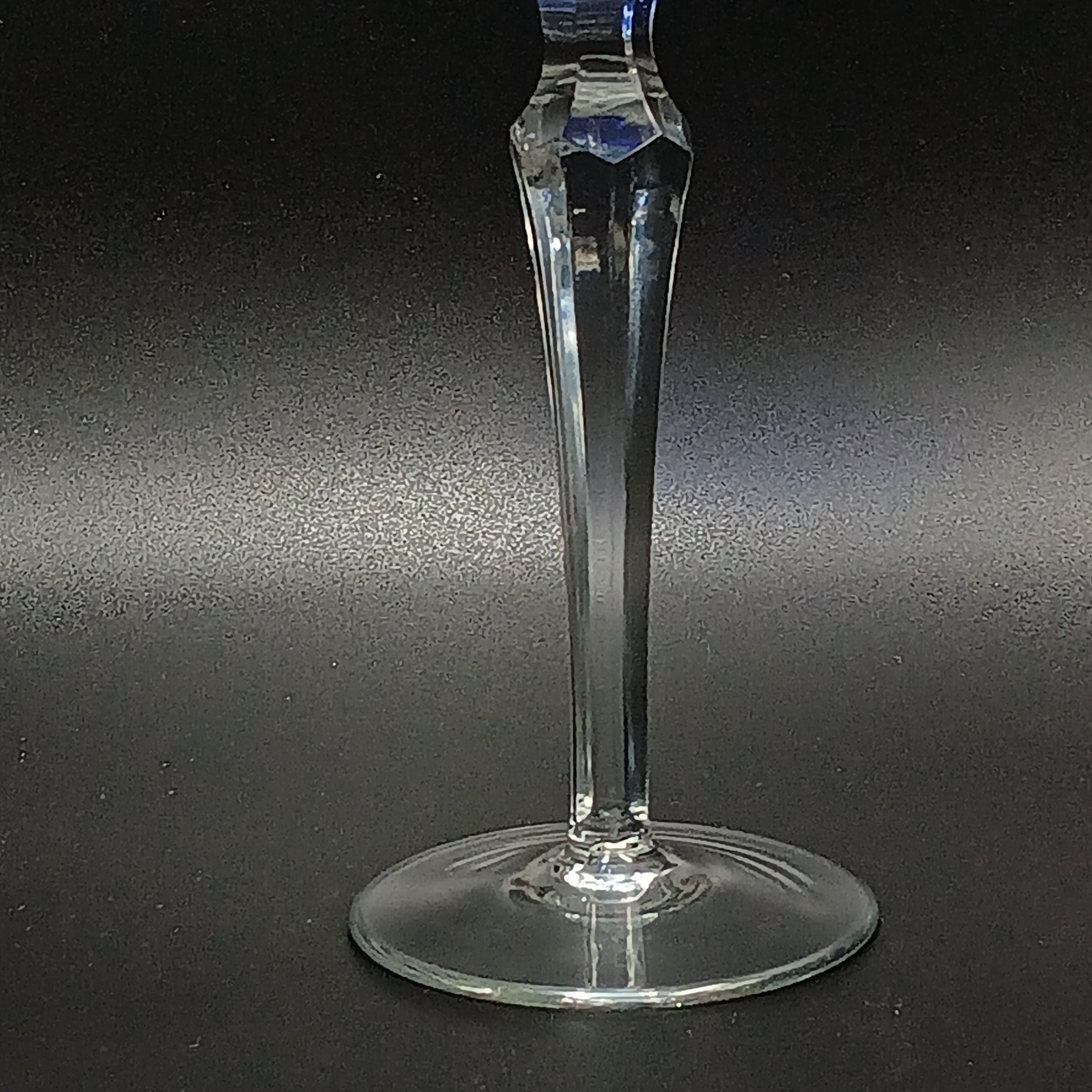 Elegant 7 7/8" Clear Cut Royal Blue Crystal Wine Glass – Timeless Sophistication