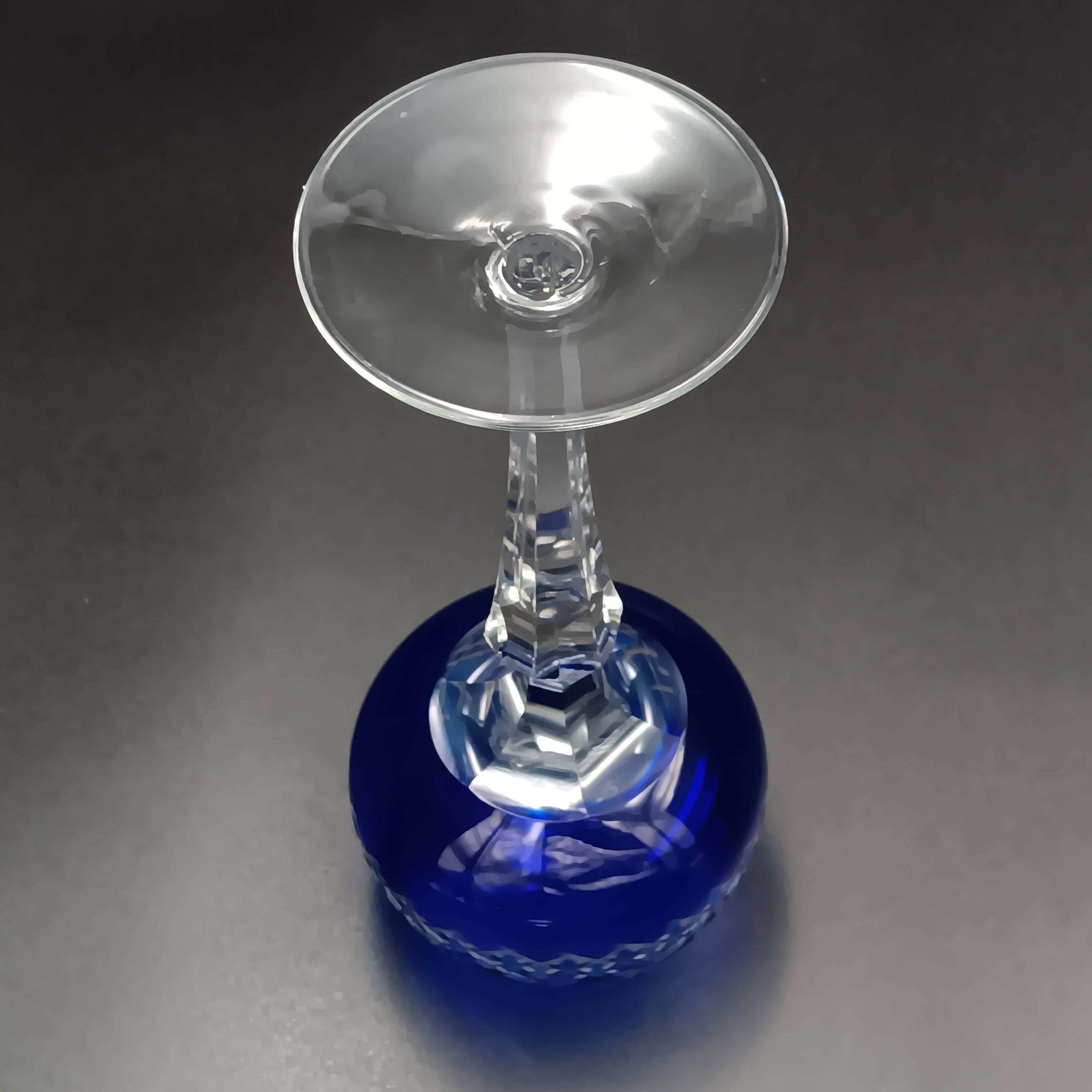 Elegant 7 7/8" Clear Cut Royal Blue Crystal Wine Glass – Timeless Sophistication