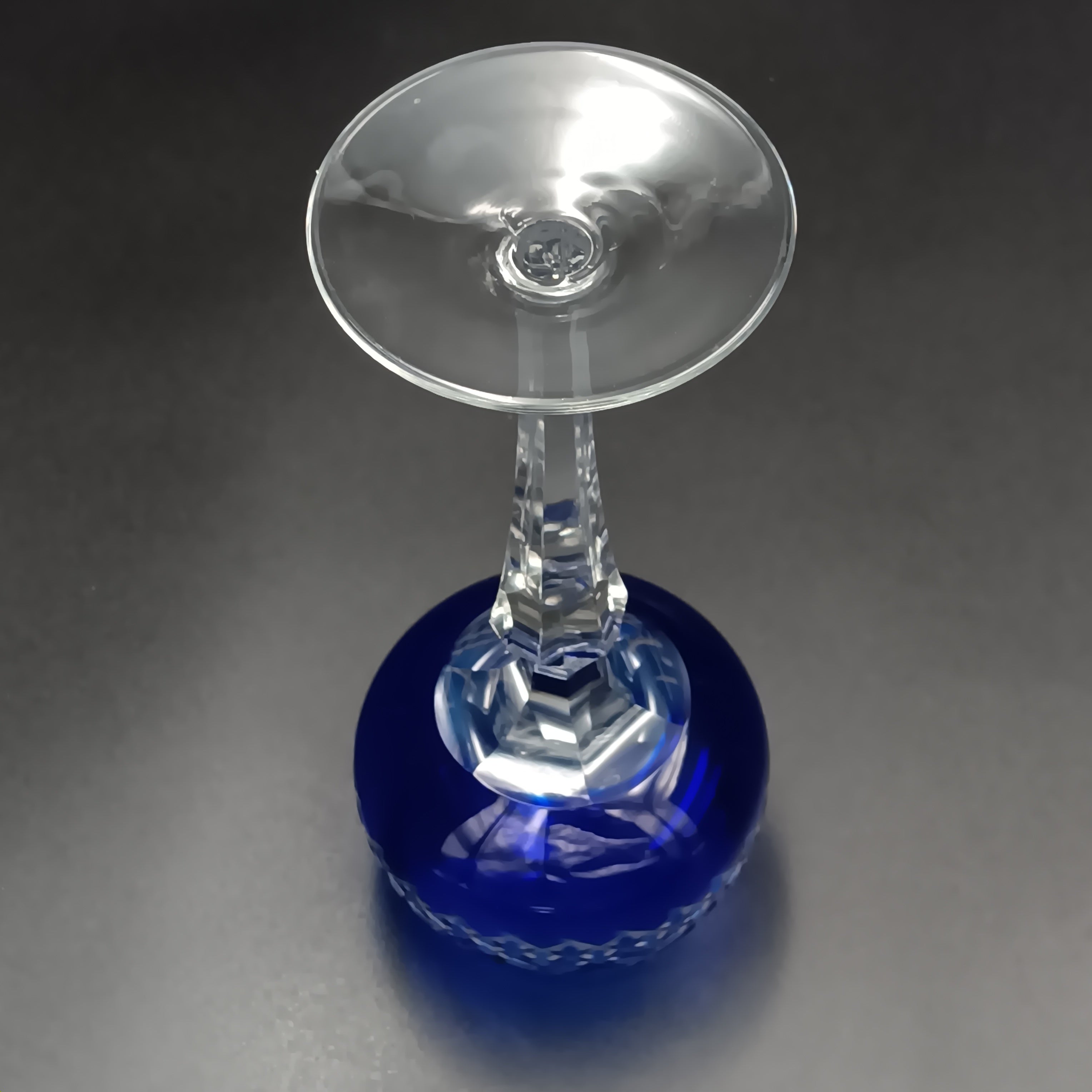 Elegant 7 7/8" Clear Cut Royal Blue Crystal Wine Glass – Timeless Sophistication