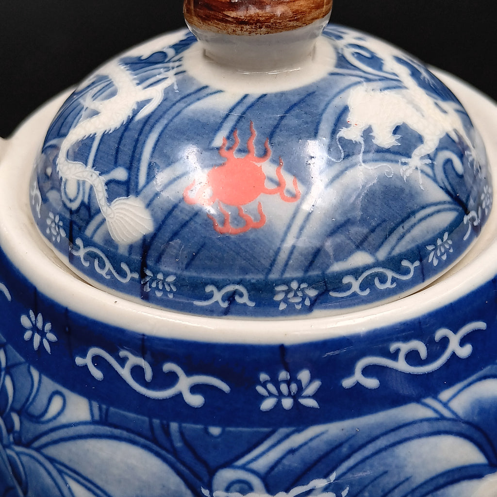Hand-Painted Chinese Porcelain Dragon Teapot – Republic Period Style – Ye Gong Studio Mark (叶恭部款)