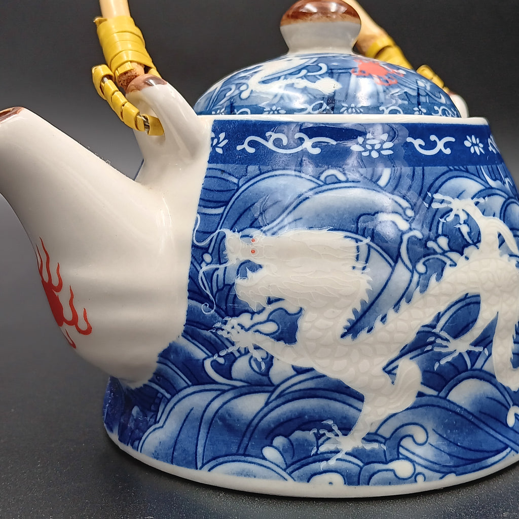 Hand-Painted Chinese Porcelain Dragon Teapot – Republic Period Style – Ye Gong Studio Mark (叶恭部款)