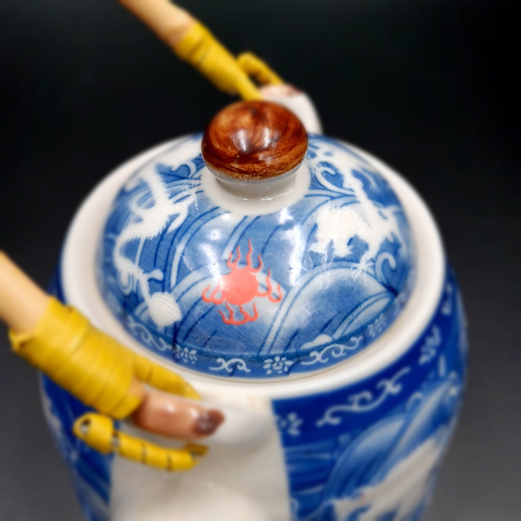 Hand-Painted Chinese Porcelain Dragon Teapot – Republic Period Style – Ye Gong Studio Mark (叶恭部款)