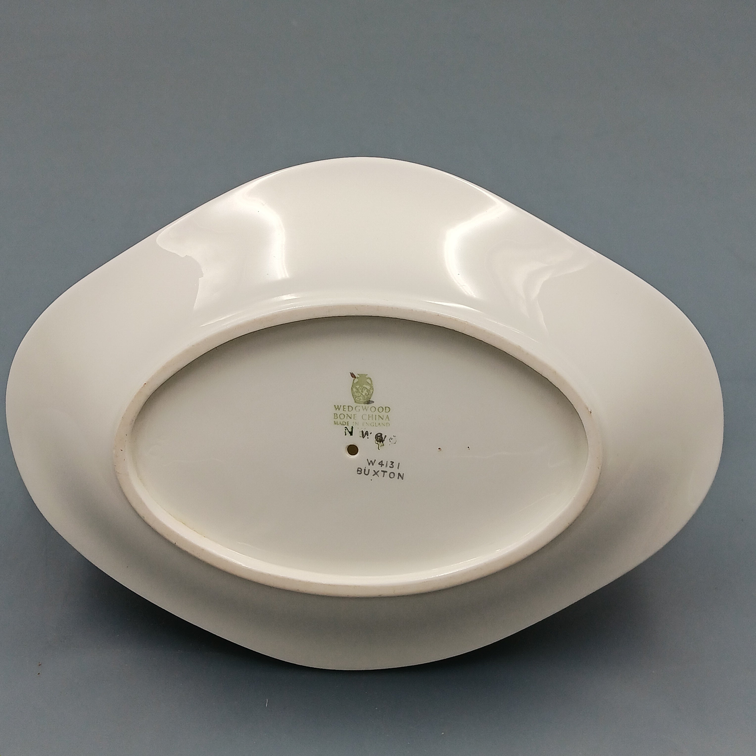 Wedgwood Buxton Gravy Boat with Attached Underplate – Vintage Elegance