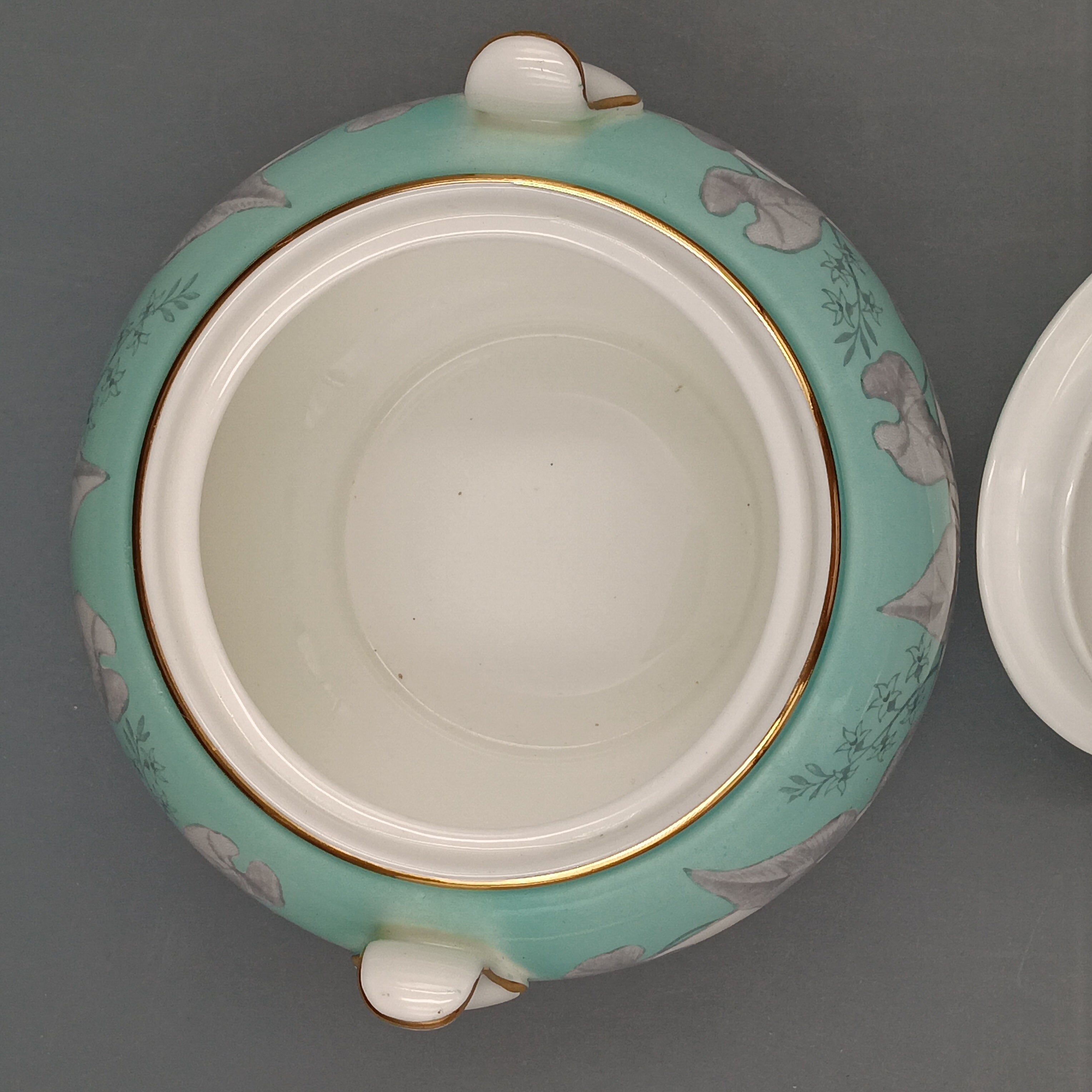 Vintage Wedgwood ‘Buxton Turquoise’ lidded sugar dish with white porcelain body, turquoise band, gray floral motif, and gold-trimmed handles and lid.