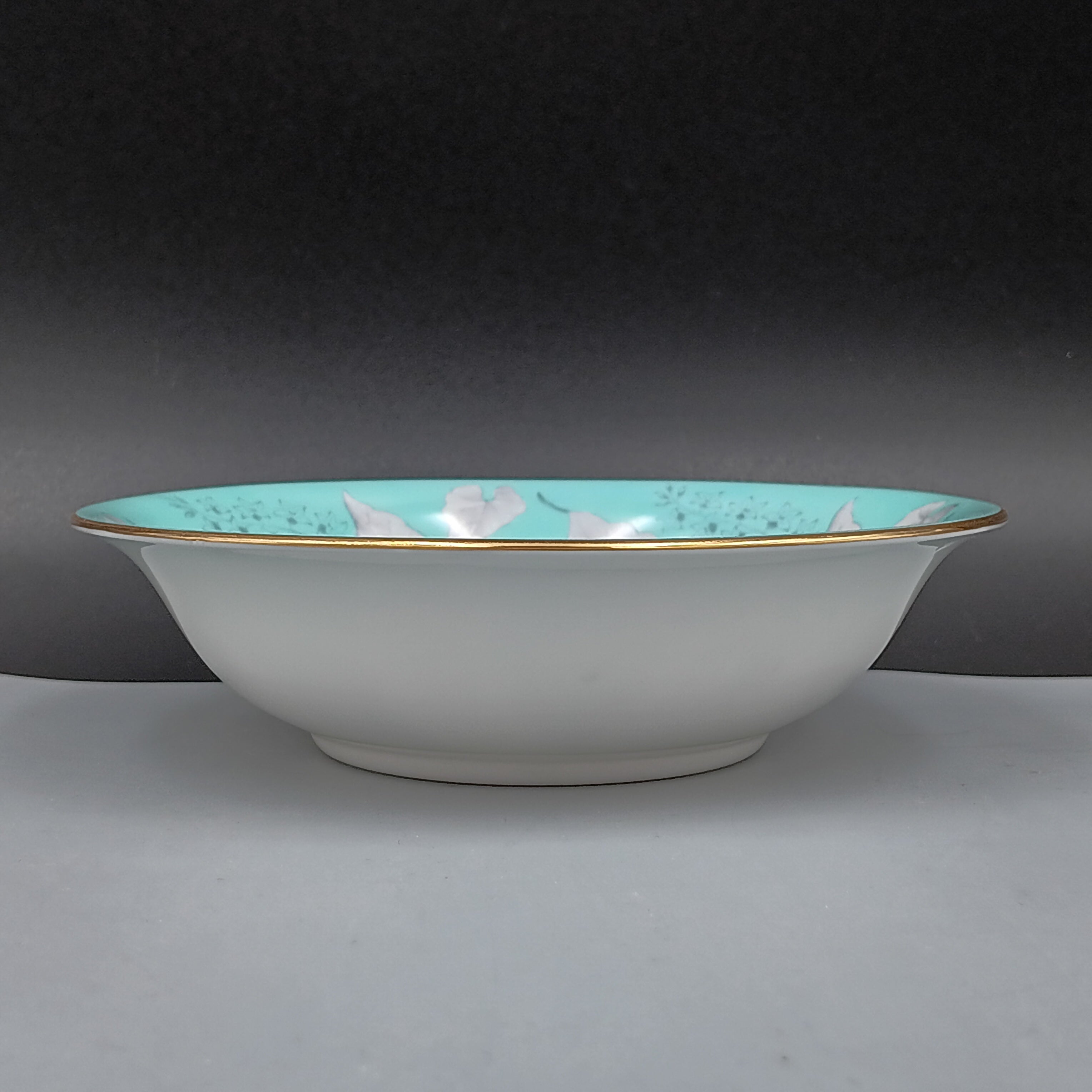 Wedgwood Buxton Turquoise soup bowl with gold rim and floral motif, bone china, England 1960s