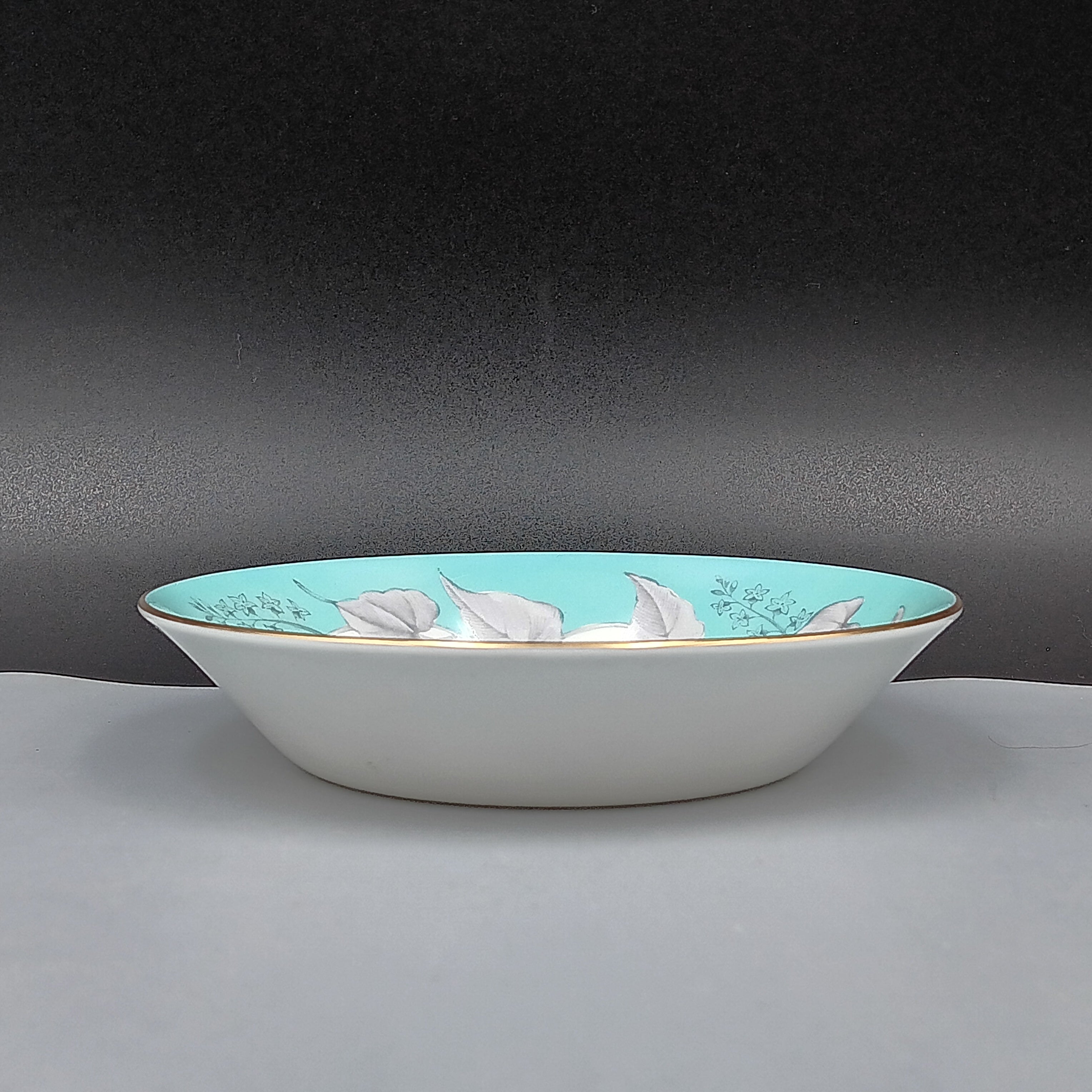 Wedgwood Buxton Turquoise soup bowl with gold rim and floral motif, bone china, England 1960s